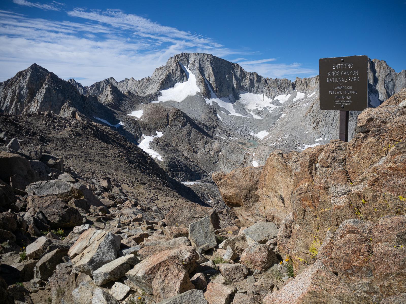 Kings canyon sign at top of Lamarck Col